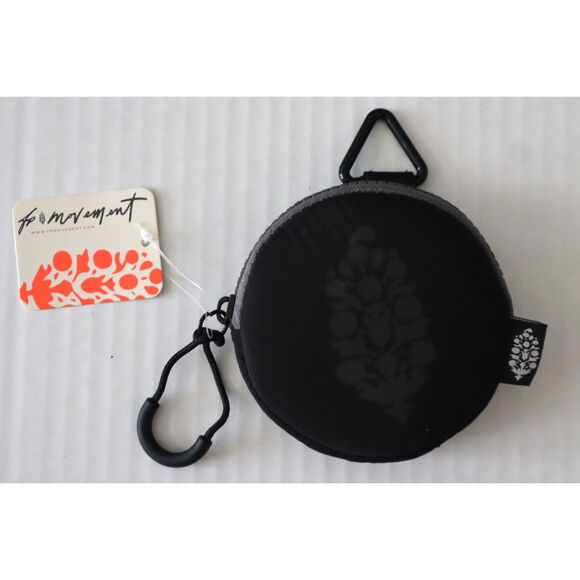 Free People Movement OB2224771 O/S Black Essentials Only Circle Clip-On Pouch - Picture 1 of 4